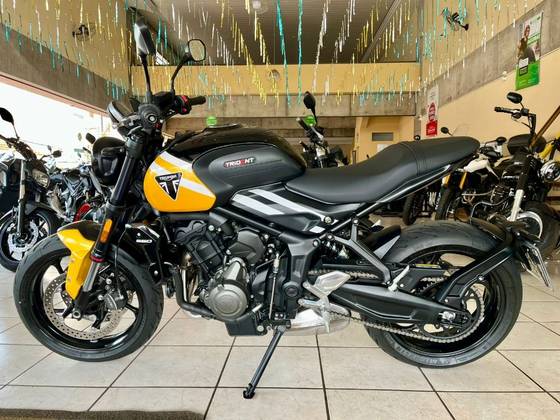 TRIUMPH TRIDENT 660 